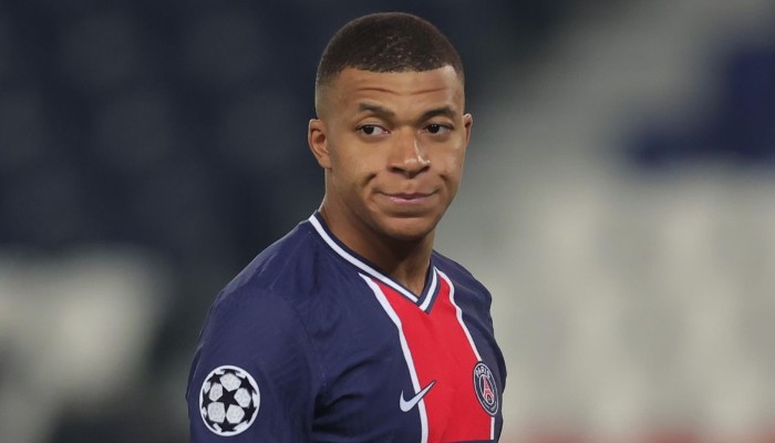 Calixthe Beyala : « la France renvoie le majestueux joueur Mbappe au Cameroun, Le racisme a vraiment la peau dure »